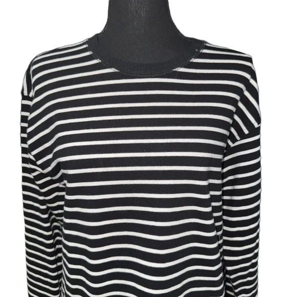 Zara NWOT Women’s Striped Long Sleeve Sweater in Black And White-Size Medium - Picture 9 of 9